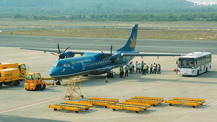 Máy bay là phương tiện được nhiều người lựa chọn khi du lịch Phú Quốc